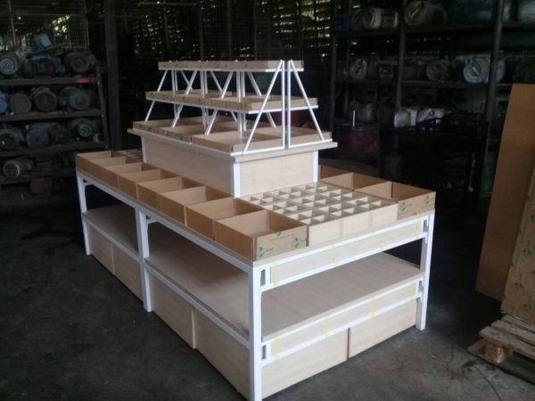 Fountain Table - Royal Rack